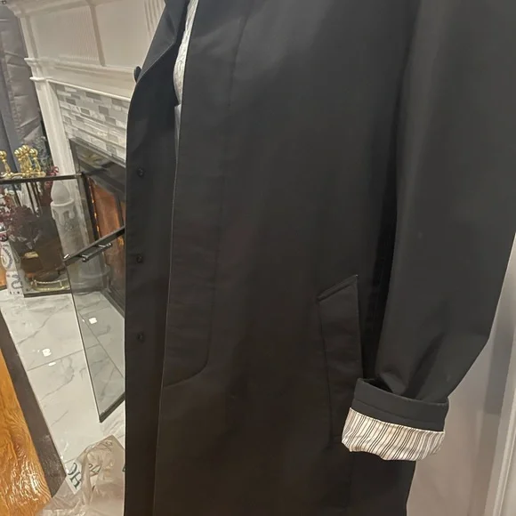 Preloved Burberry black label trench coat great condition size LARGE.